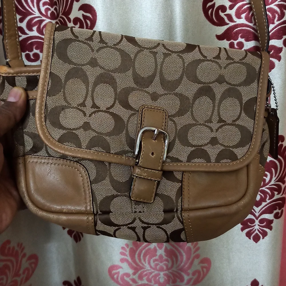 Coach - Picture 2 of 8